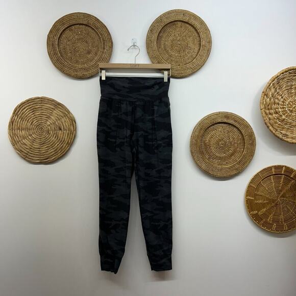 Athleta Gray High Waist High Rise Camoflage Salutation Jogger Camo Small - Picture 2 of 6